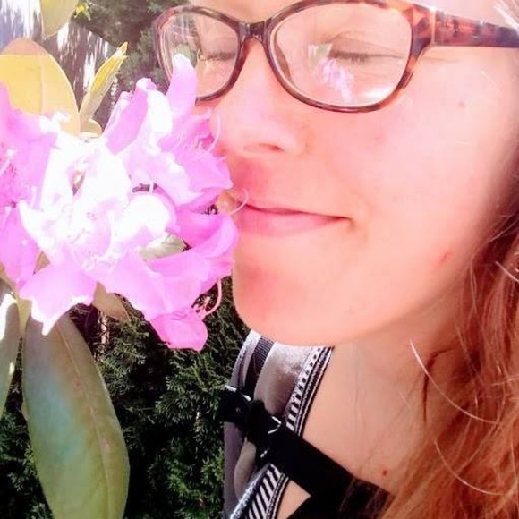 Meet your Posher, Jess! - Picture 3 of 5